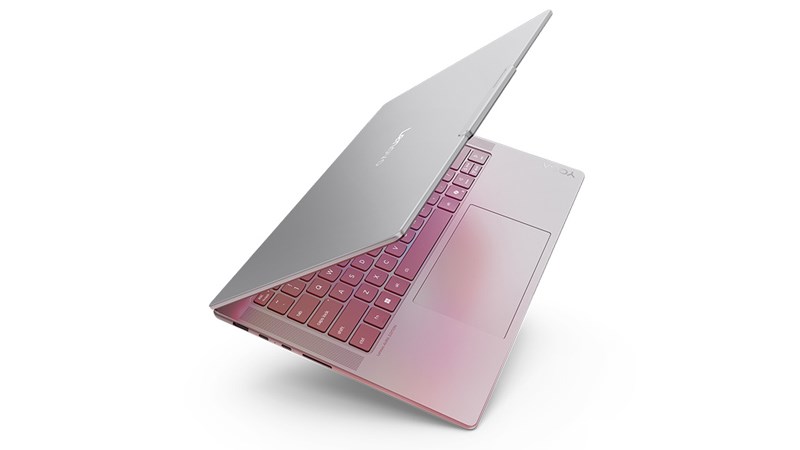 Laptop sở hữu thiết kế mỏng nhẹ và hiện đại, phù hợp mọi phong cách làm việc.